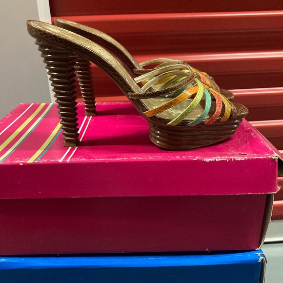 BCBGIRLS - Picture 9 of 9